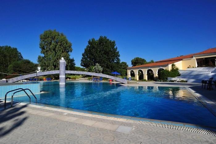 Ilaria Hotel Kalamákion Zewnętrze zdjęcie